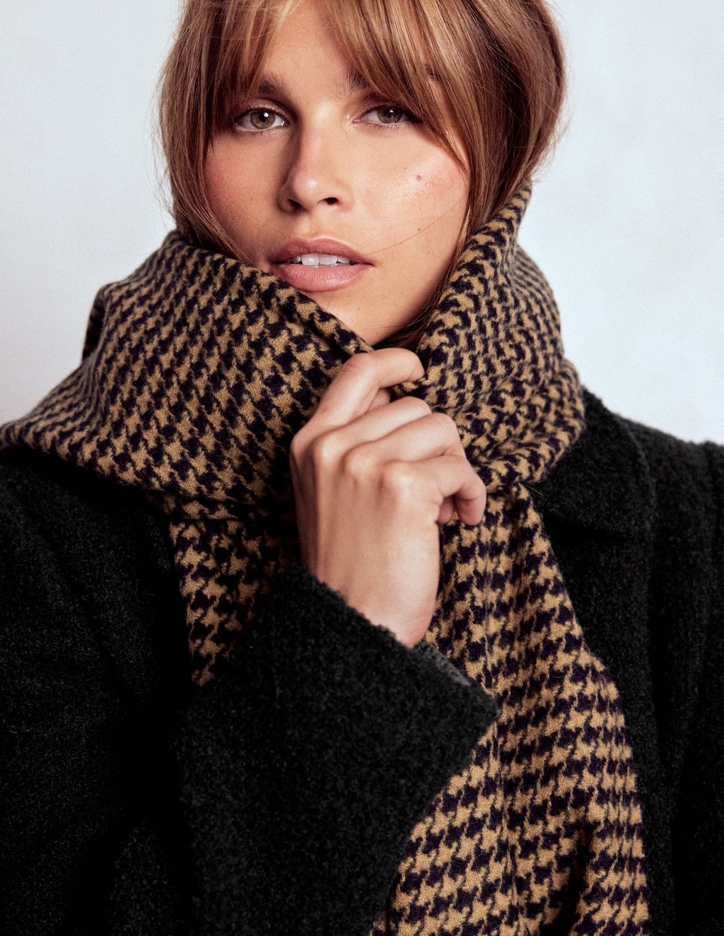 Houndstooth Blanket Scarf-Natural/Navy